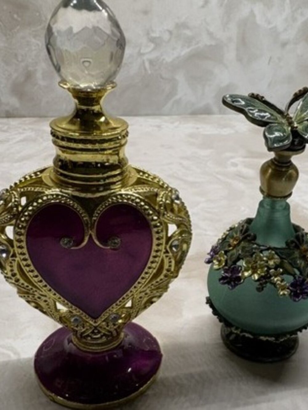 2 Decorative perfume bottles
